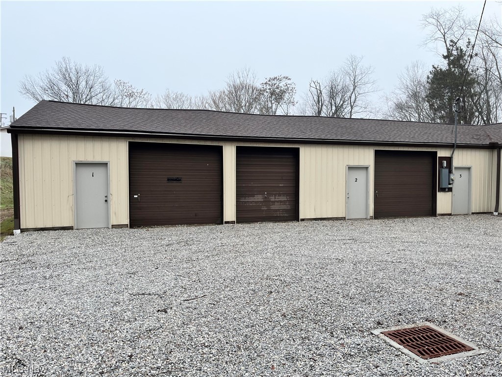 Great 18' x 30' storage/garage unit at affordable price for people that need extra storage. Only has electric to the unit. Conveniently located off Cleveland Road.