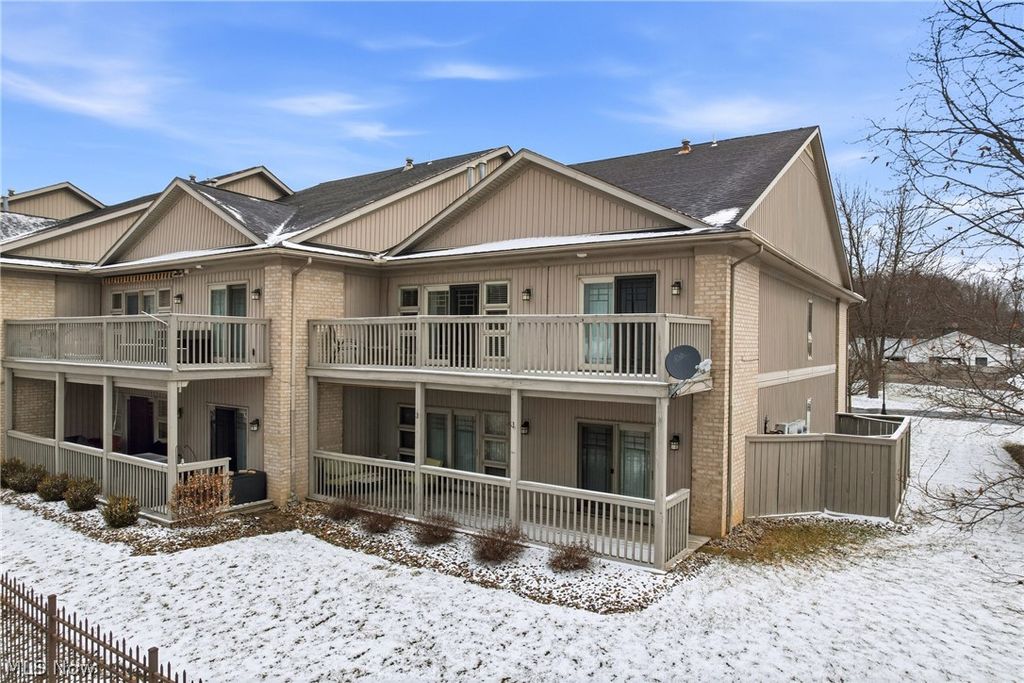 Photo of 574 Lakeview Blvd. Boulevard, Lake Milton, OH 44429 (MLS # 5188167)