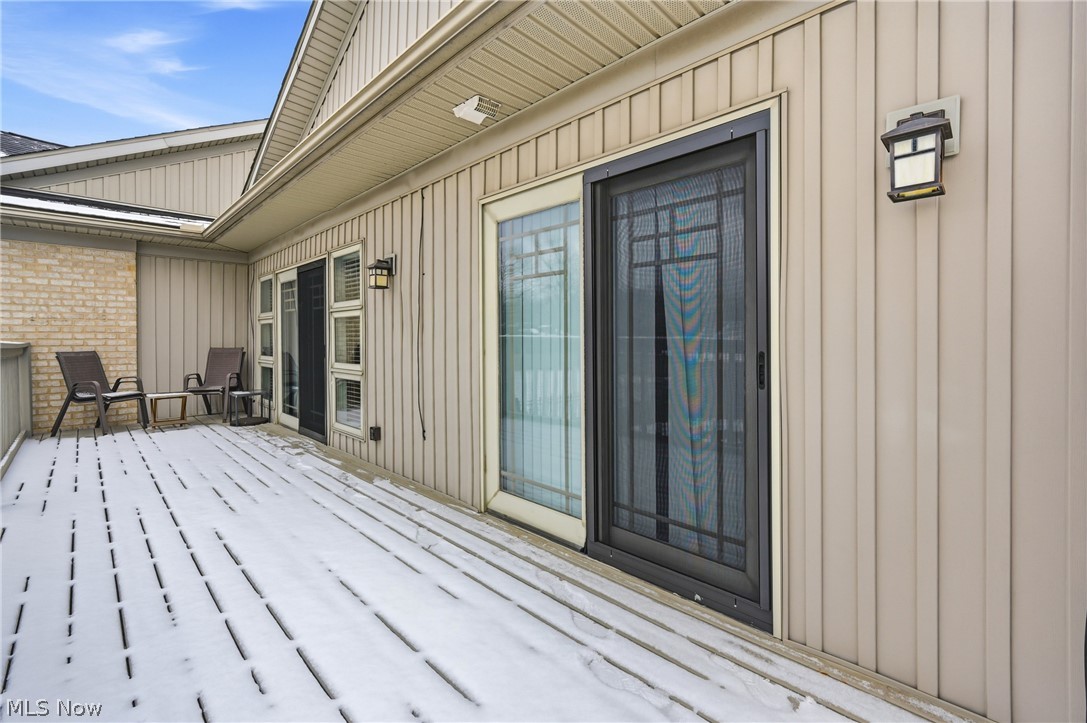 Lake Milton Condo Garage 03a - Residential