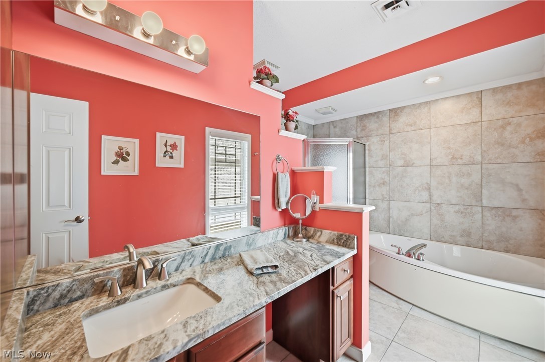 Lake Milton Condo Garage 03a - Residential