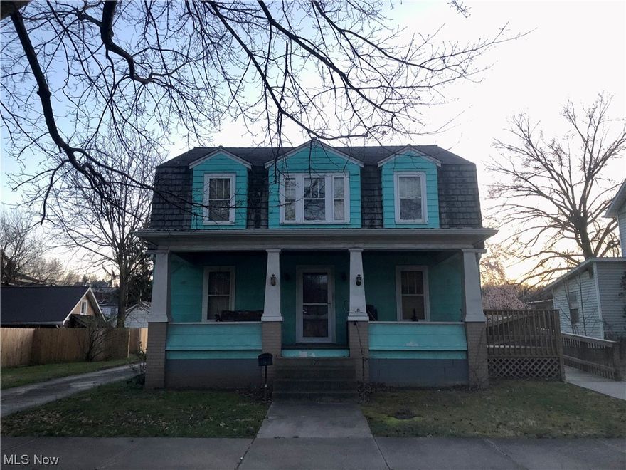Attention all investors! If you're looking for your next spring project, look no further.  This home has the potential to be renovated to a large single family home or possibly be made into a duplex with a 2 bed/1 bath unit and a 3 bed/1.5 bath unit. Conveniently located close to Marietta Memorial hospital and walking distance to downtown. Come see what this property has to offer!  Selling "as-is".