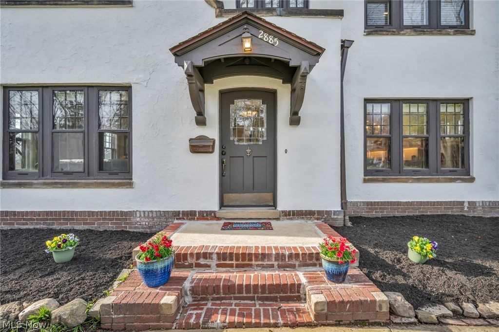 Photo of 2885 Edgehill Road, Cleveland Heights, OH 44118 (MLS # 5201299)