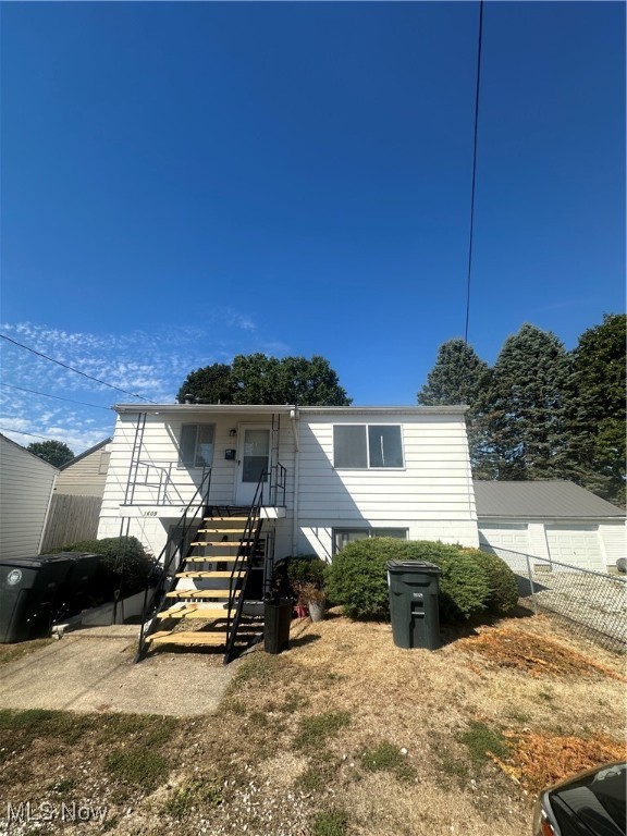 This cozy 2bd 1 bath unit is move in ready and awaiting for someone to make it their own.
All Utilites are the tenant's responsibility.