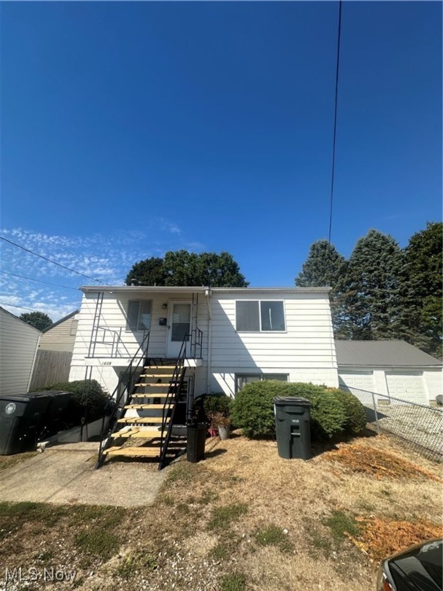 This cozy 2bd 1 bath unit is move in ready and awaiting for someone to make it their own. 
All Utilites are the tenant's responsibility.