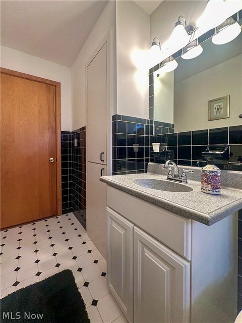 Tiny photo for 1011 Park Circle, Girard, OH 44420 (MLS # 5203272)