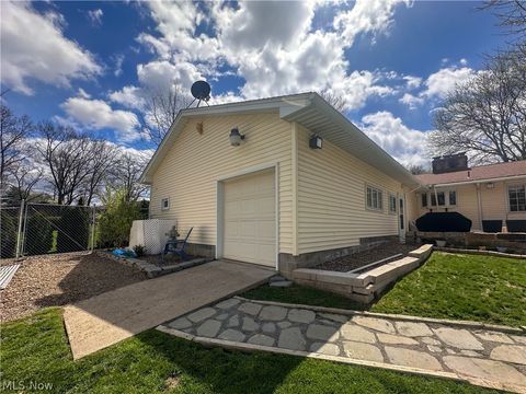 Tiny photo for 1011 Park Circle, Girard, OH 44420 (MLS # 5203272)