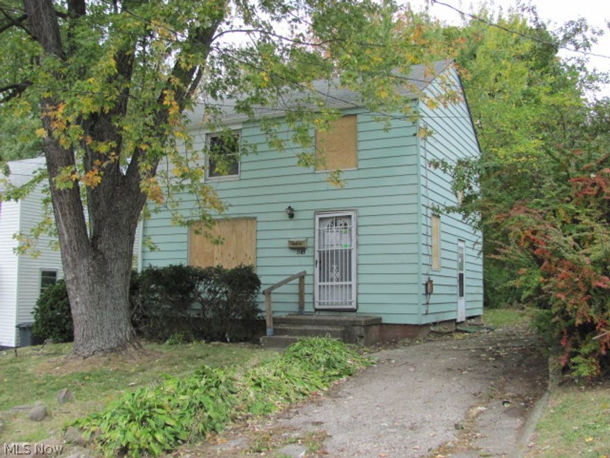 Great Investment or Family Home W/So Much Potential! Needs TLC! Special Assessment-Lighting & Sweeping $37.88