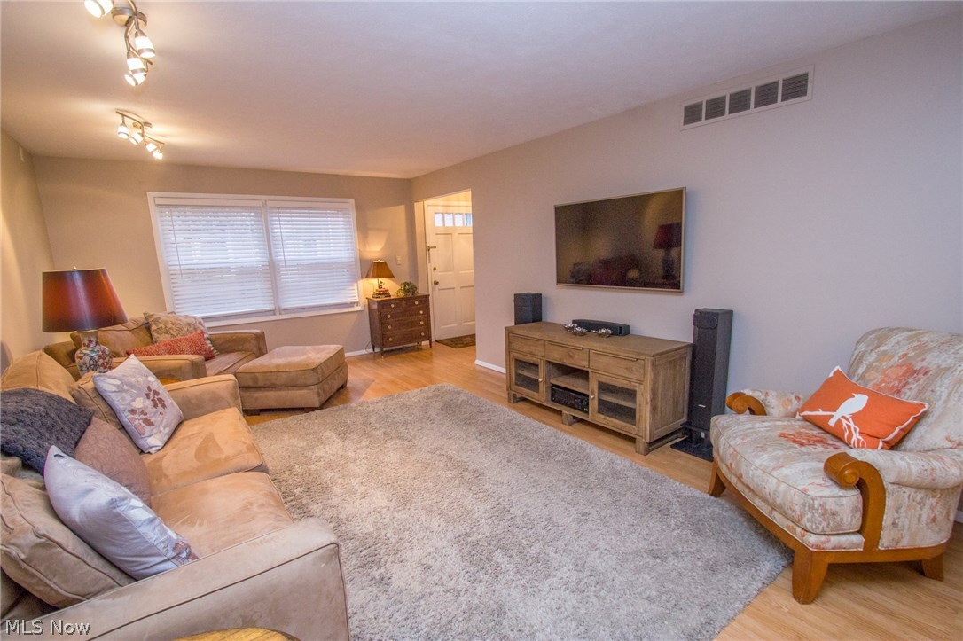 Colebrook Twnhse Condo - Residential