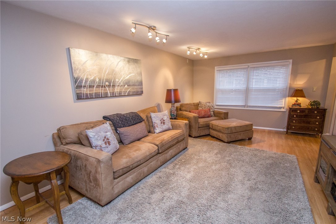 Colebrook Twnhse Condo - Residential