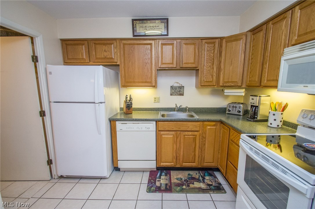 Colebrook Twnhse Condo - Residential