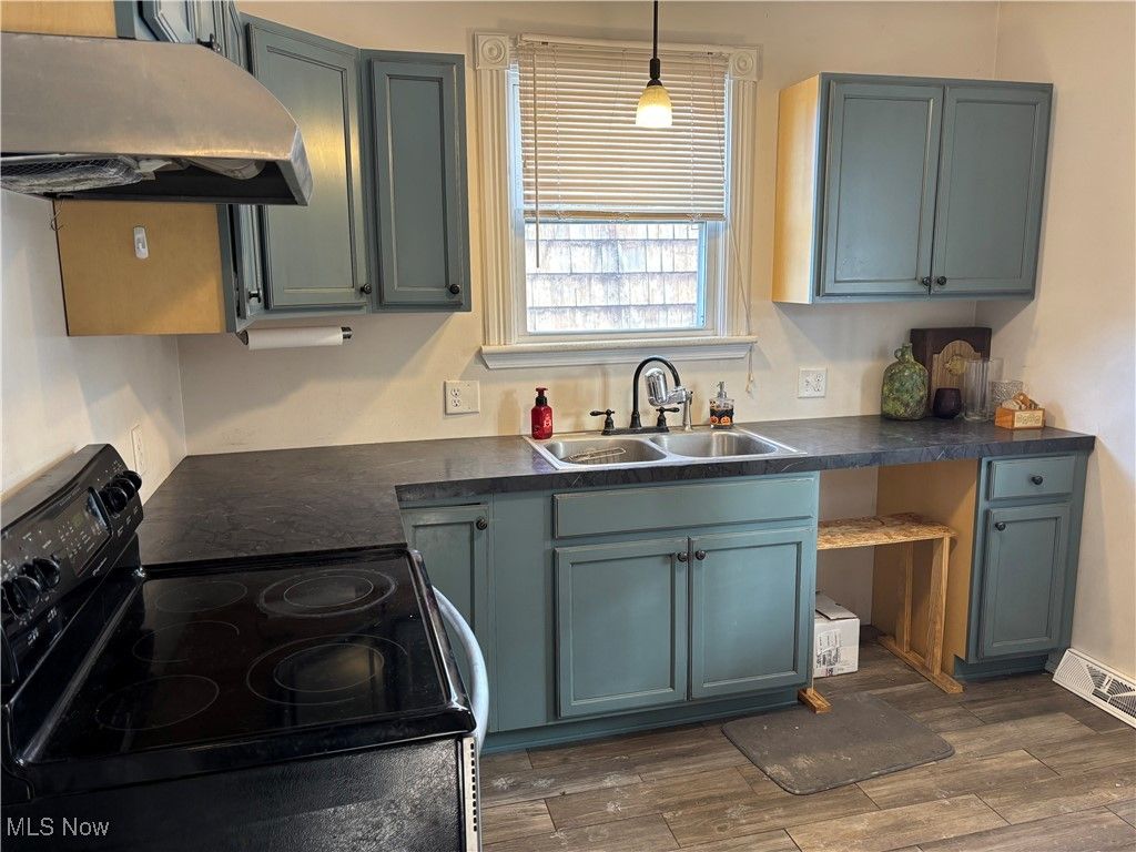 Photo of 701 E Lincolnway Way, Minerva, OH 44657 (MLS # 5183450)