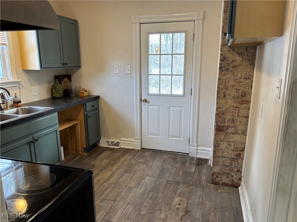 Photo of 701 E Lincolnway Way, Minerva, OH 44657 (MLS # 5183450)