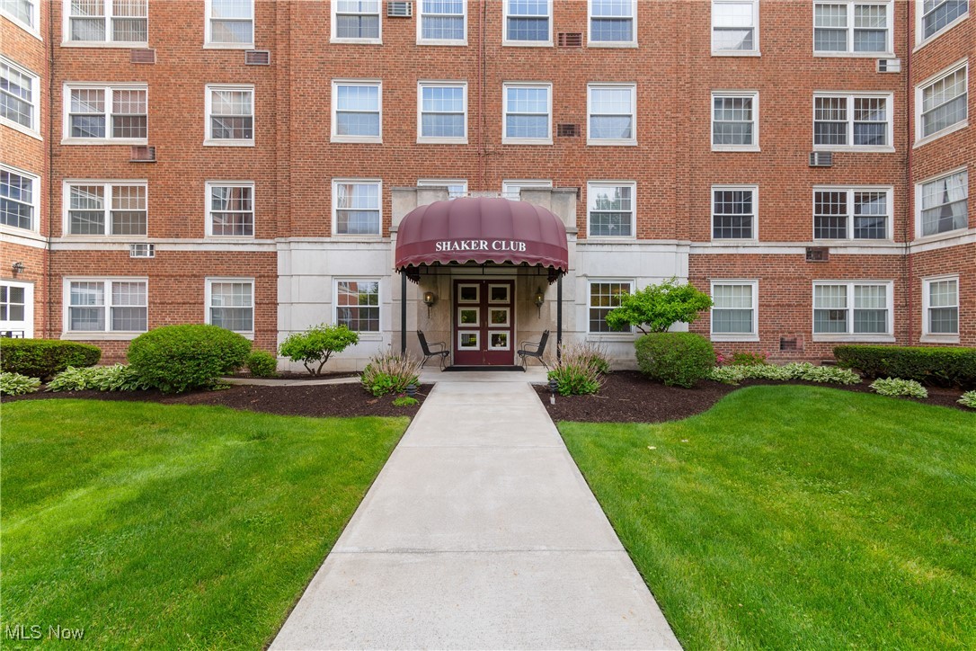 19101 Van Aken Boulevard 422