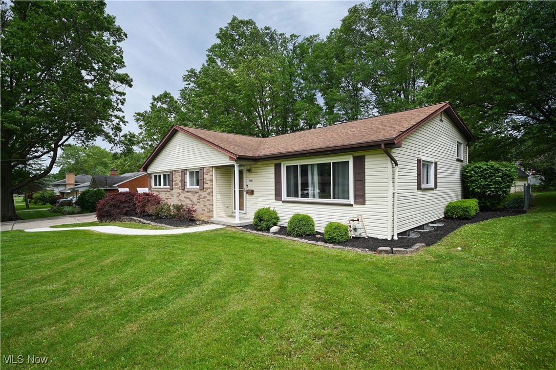 5642 Yorktown Lane, Austintown, Ohio image 2