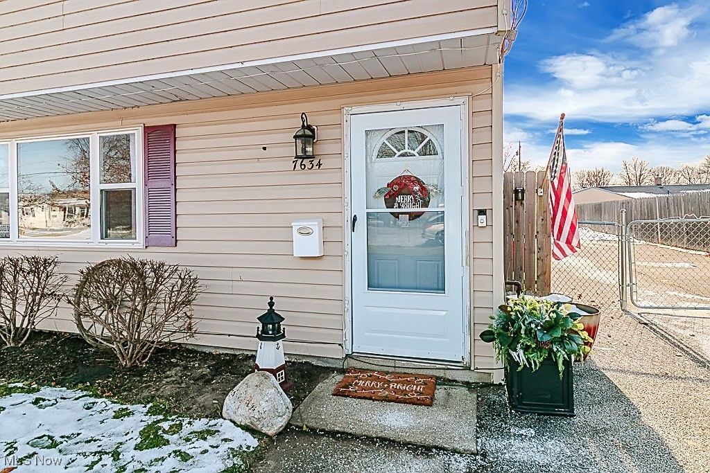 Photo of 7634 Pinehurst Drive, Mentor on the Lake, OH 44060 (MLS # 5176384)