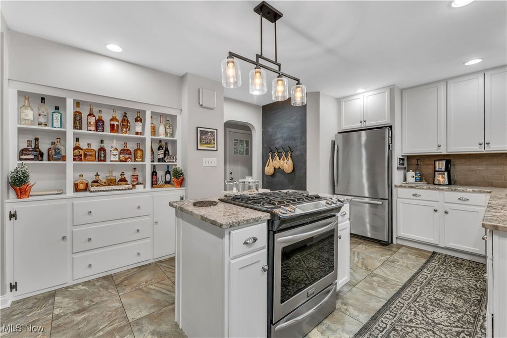 Photo of 227 Wolcott Drive, Boardman, OH 44512 (MLS # 5180678)