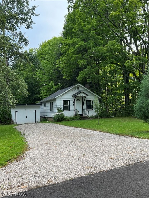 Discover this cozy 1 bedroom, 1 bath situated on nearly half an acre of serene, picturesque land. This home is a blend of comfort and tranquility. Enjoy the spacious outdoor area, ideal for gardening, entertaining or simply unwinding. Windows and roof replaced 2012, Gas furnace 9 yrs old. Public water and sewer. Don't miss this unique opportunity to own a piece of peaceful living. Contact us today for a viewing !!!