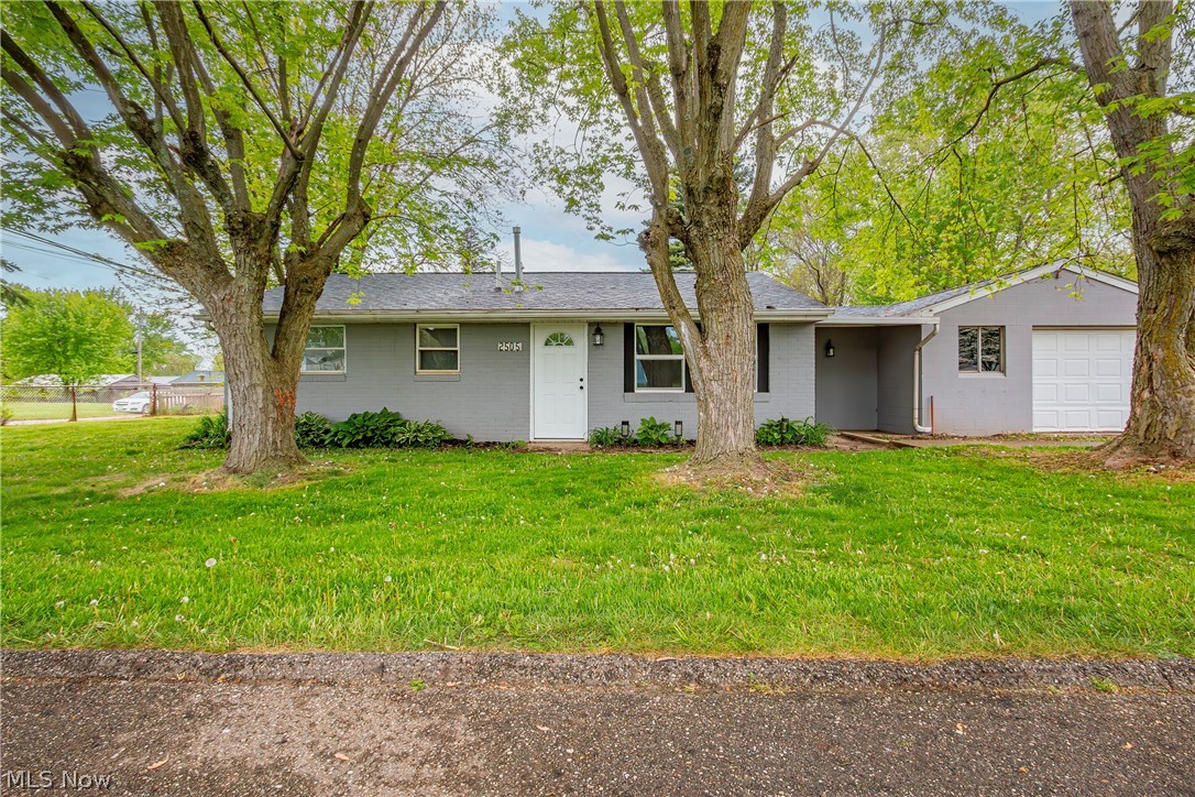 Welcome home to this charming brick ranch in the heart of Canton, Ohio! This fully renovated two bedroom, one bathroom home is move-in ready and perfect for those seeking one floor living. The open concept layout is both inviting and functional, with modern finishes throughout. Enjoy the convenience of being just minutes away from shopping, dining, and downtown as well as easy access to the highway for seamless commuting. Don't miss out on the opportunity to make this house your forever home!
*Seller to offer $4k in concessions
**Property is agent owned