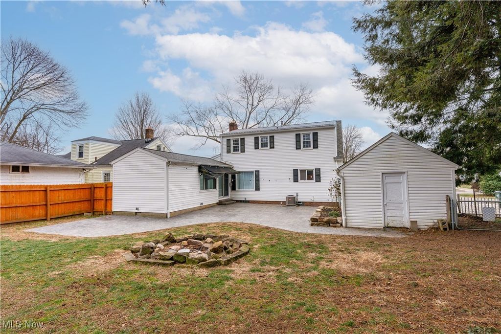 Photo of 501 Woodrow Street NW, North Canton, OH 44720 (MLS # 5169011)