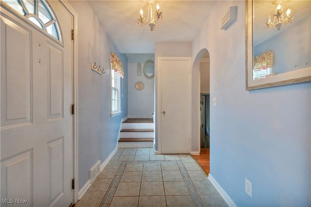 Photo of 501 Woodrow Street NW, North Canton, OH 44720 (MLS # 5169011)