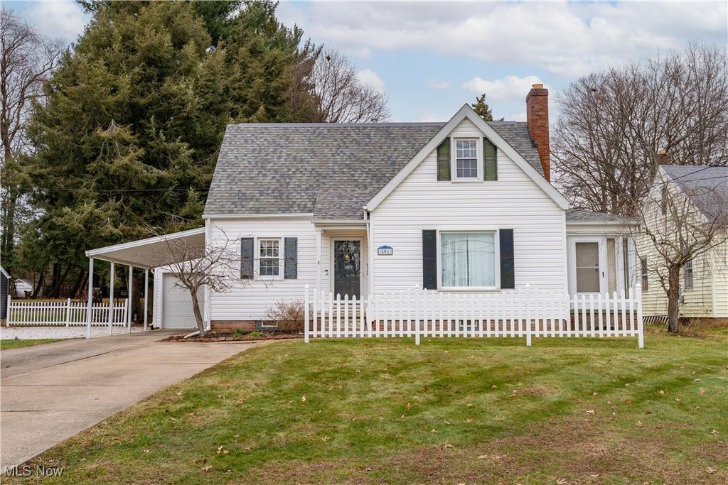 Photo of 501 Woodrow Street NW, North Canton, OH 44720 (MLS # 5169011)