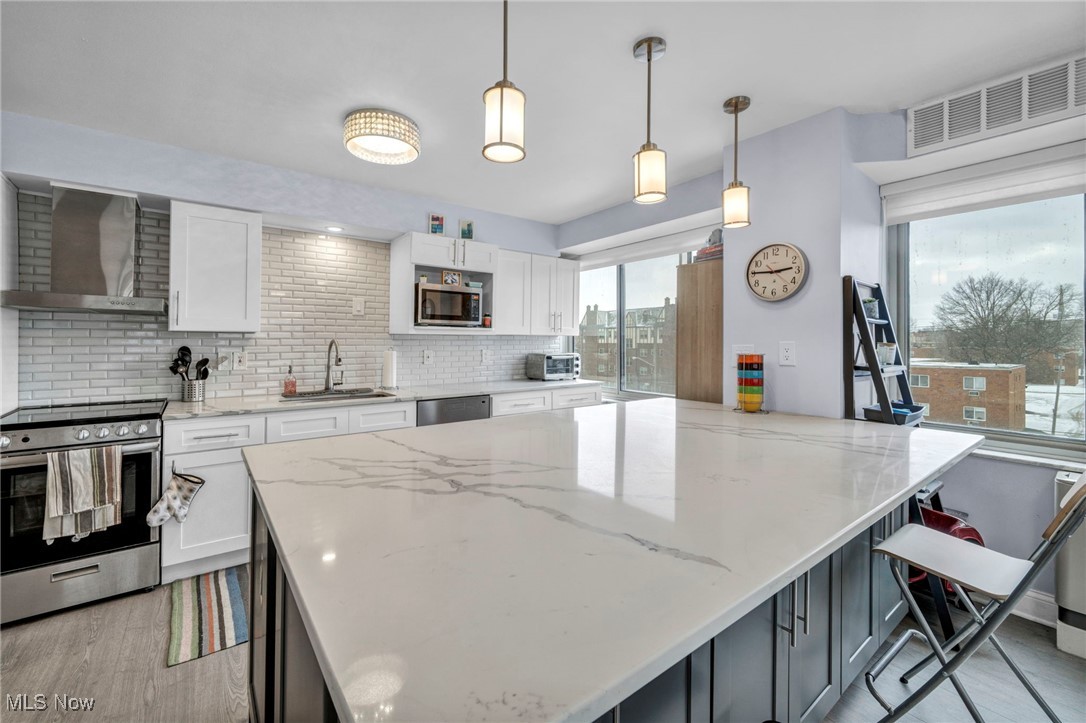 Marine Towers East Condo - Residential