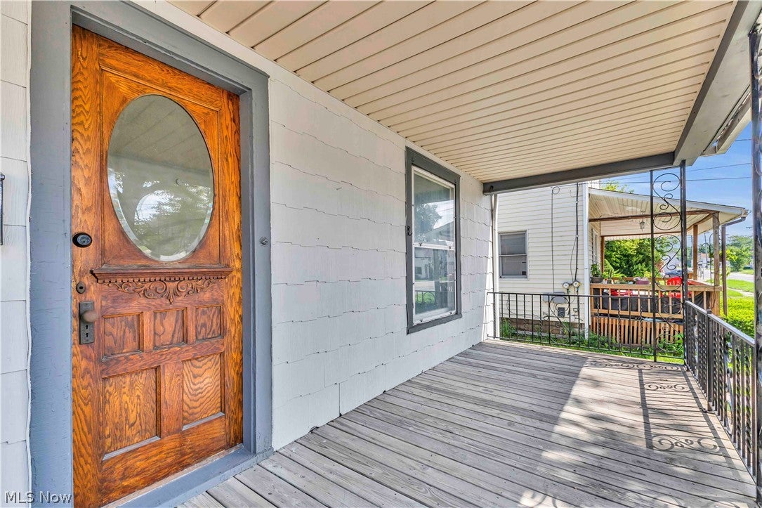 909 Lake Avenue