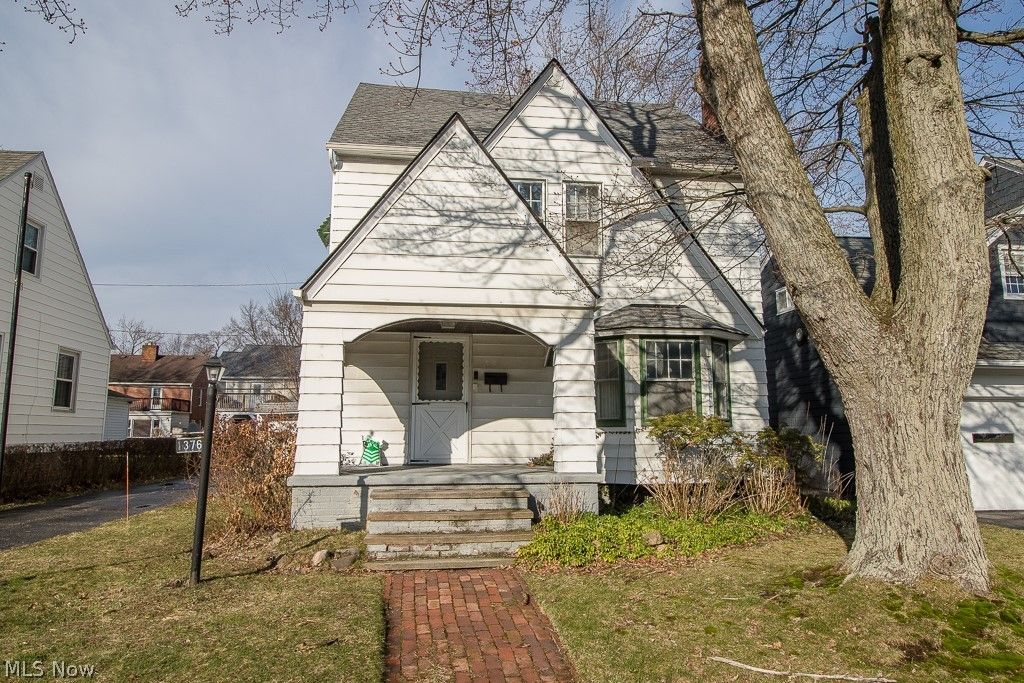 Photo of 1376 Avondale Road, Cleveland, OH 44121 (MLS # 5190030)