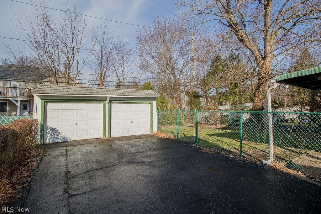 Photo of 1376 Avondale Road, Cleveland, OH 44121 (MLS # 5190030)