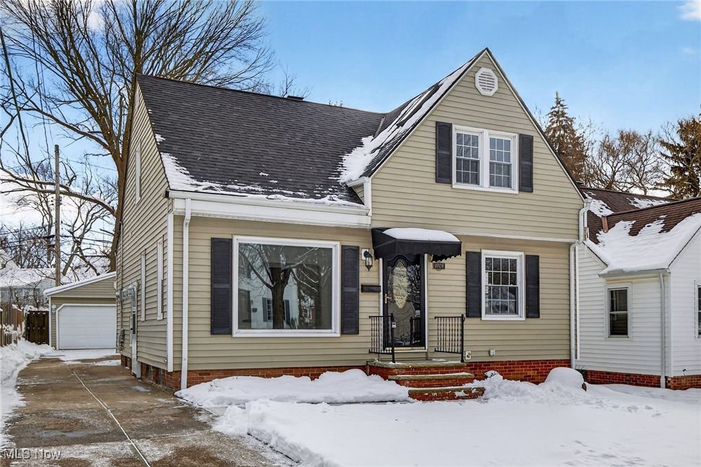 Photo of 19524 Maple Heights Boulevard, Maple Heights, OH 44137 (MLS # 5175919)