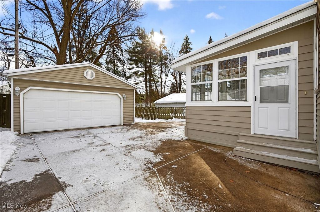 Photo of 19524 Maple Heights Boulevard, Maple Heights, OH 44137 (MLS # 5175919)