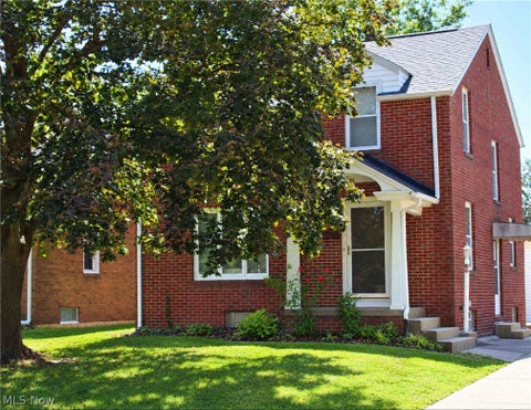 Homes For Sale - 924 Spangler Road<br/> Canton, OH 44714