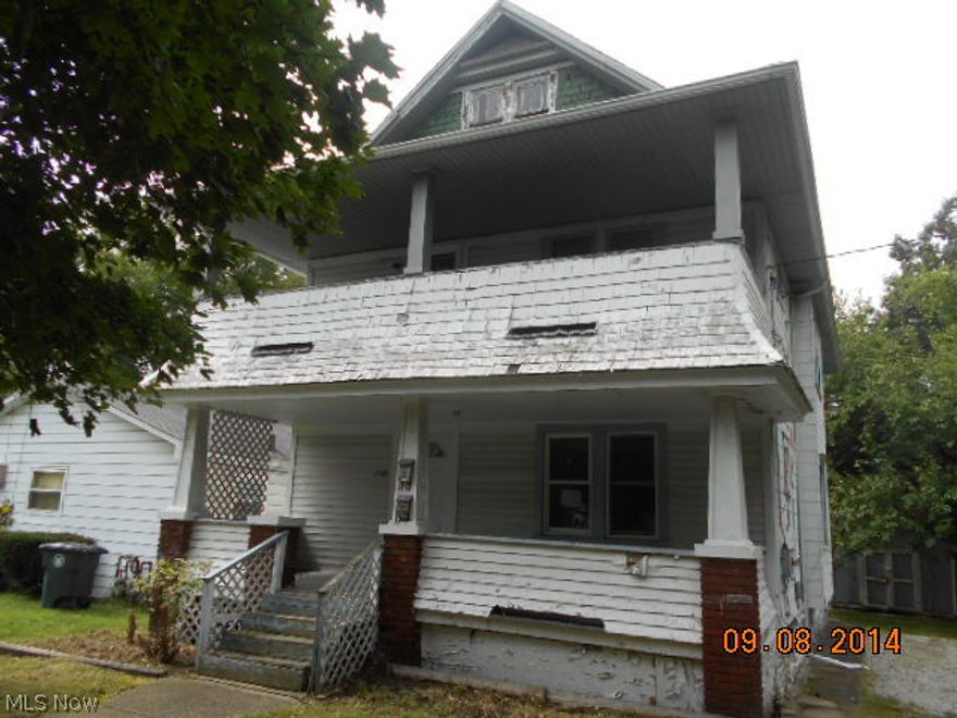 Nice duplex on quiet street with plenty of room.  This duplex has formal dining room, living room, open kitchen and big bedrooms.  Great investment.This property is eligible under Freddie Mac First Look Initiative through 09/28/2014. As is Sale. Buyer will need to verify all information. Buyer or buyer's agent responsible to check all Building, Zoning, EPA, DEA, Tax Dept or any other requirement for intended use. Buyer to pay for inspections. Earnest money to be a Cashiers check. Subject to clear title.