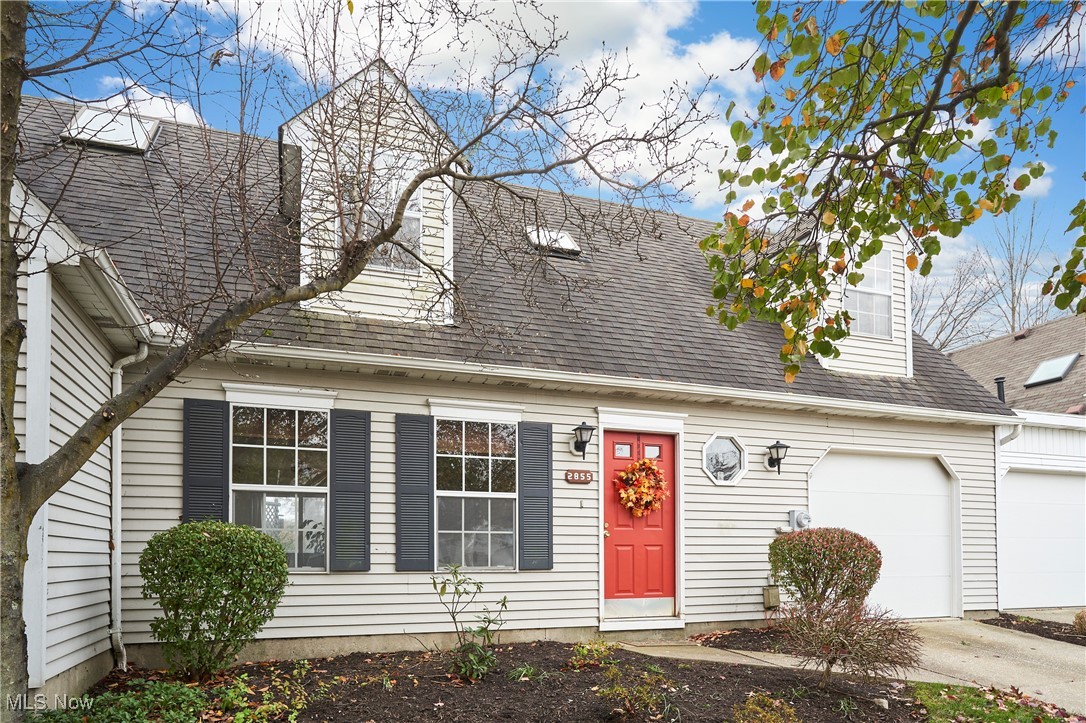 Twinsbburg condo with 2 bedrooms, 1 1/2 baths. 1 car attached garage. Updated paint and LTV flooring on first level and updated first floor 1/2 bath. Slider to deck. Easy access to highway, restaurants and shopping. Home Warranty included!