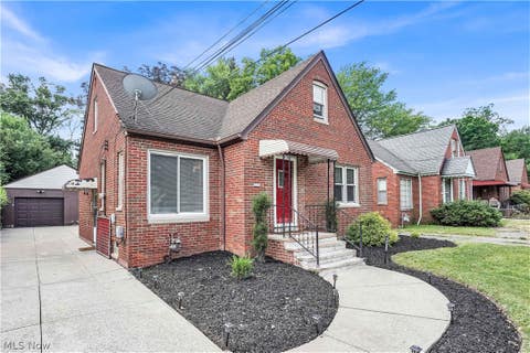 Homes For Sale - 2313 Lorimer Road<br/> Cleveland, OH 44134