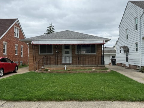 Homes For Sale - 3126 Parklane Drive<br/> Cuyahoga County, Parma, OH 44134