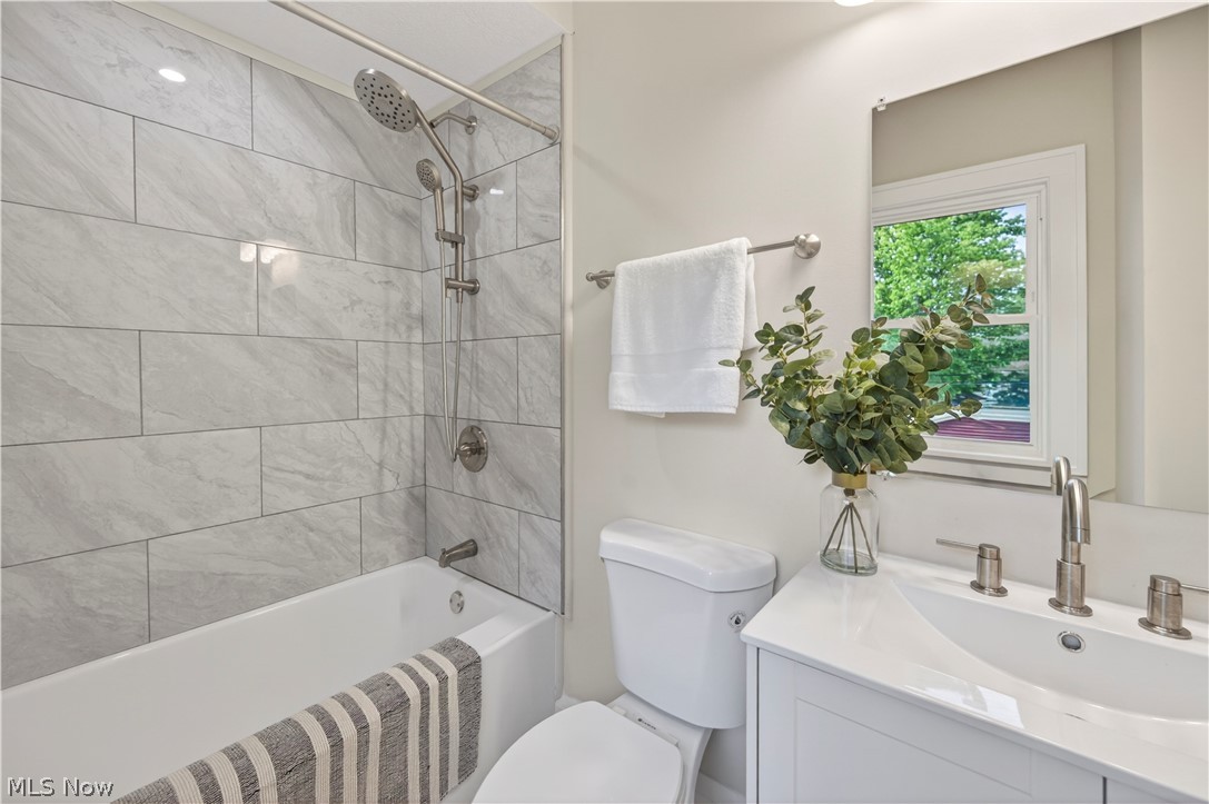 James J Hinde Realty Coventry - Residential