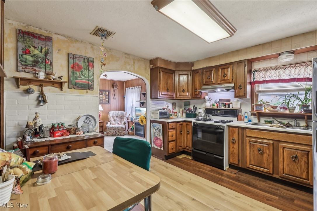 944 Bey Road, Akron, Ohio image 6