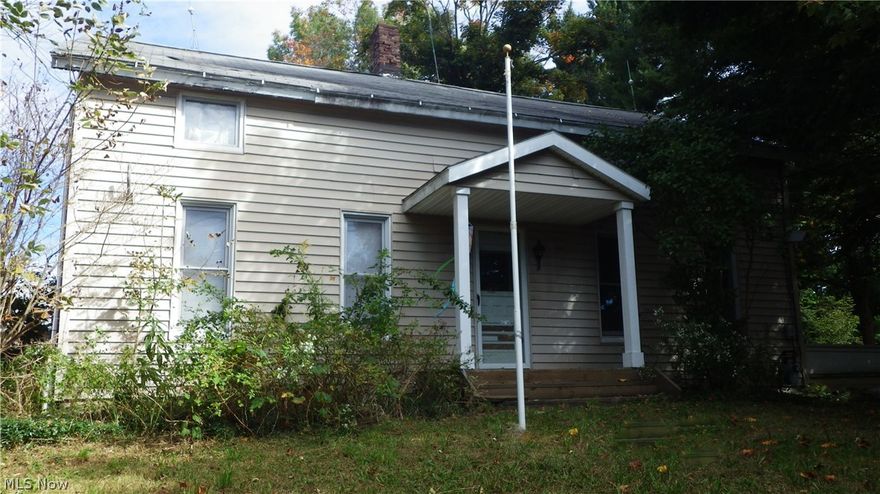 Great opportunity to own a century home on 7+ acres. Perfect amount of land to build your horse farm. This home is just awaiting your personal touch!!
This property is now under auction terms.