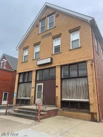 Fantastic 2 Bedroom Apartment with High Ceilings and beautiful flooring. Large Open Kitchen. GAS ELECTRIC & WATER are included.
Call today to schedule an appointment.