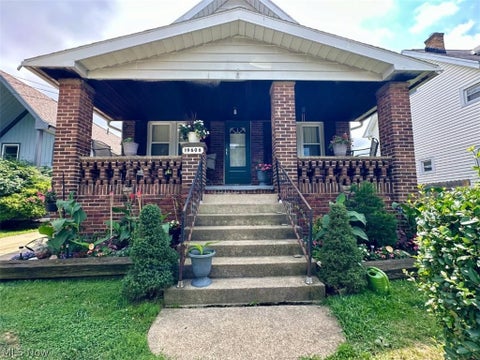 Homes For Sale - 19606 Kewanee Avenue<br/> Cleveland, OH 44119