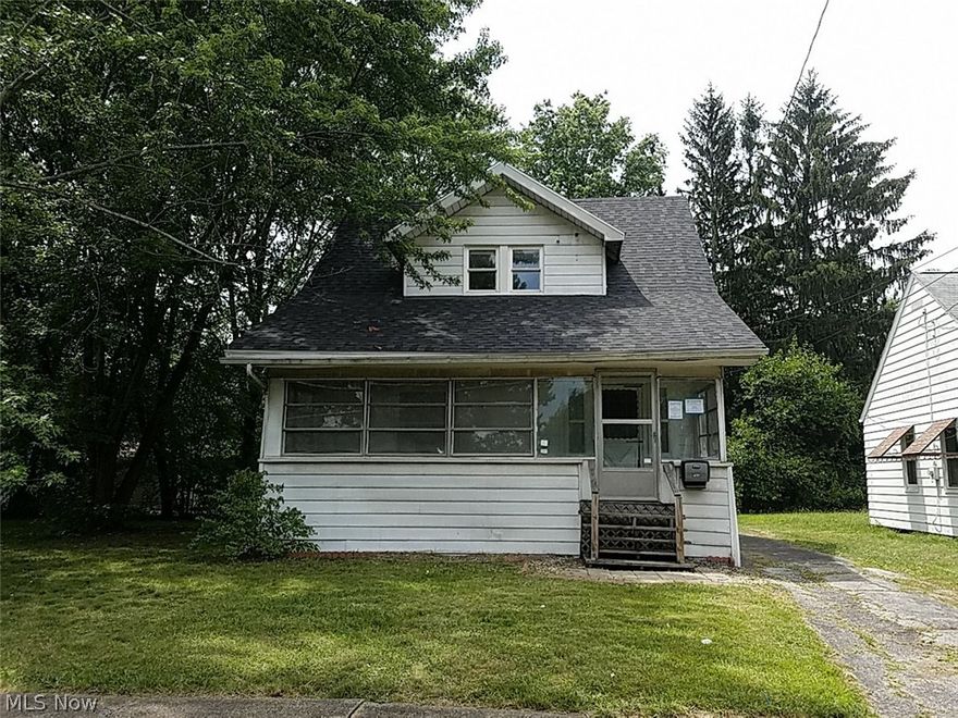 CAPE COD ALUMINUM/VINYL 1.5 STORY WITH 576 SQ FT GROUND FLOOR LIVING AREA AND 864 TOTAL SQ FT LIVING AREA, BUILT ABOUT 1927. IT HAS 5 TOTAL ROOMS WITH 2 BEDROOMS, 1 FULL BATHROOM, A FULL BASEMENT, HEATING IS CENTRAL.

Property sold AS IS. Equal housing opportunity. FHA insurable w/escrow per HUD Appraisal.