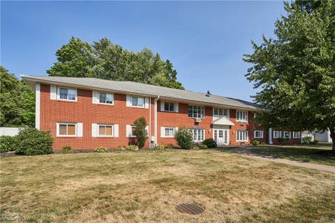 Condo For Sale - 2 Meadowlawn Drive #4<br/> Mentor, OH 44060