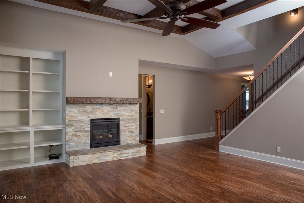 Photo of 27 E Lakewood Dr, Canal Fulton, OH 44614 (MLS # 5183227)