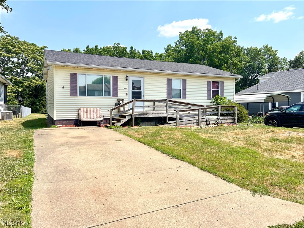 This home has had some recent updates to make it ready for it's new owner! Freshly painted neutral walls/ceilings, new laminate flooring, a freshened up main bath, and a new roof are just a few of the updates. This ranch home offers 3 beds, main bath, living room and eat in kitchen on the main level. Space does not end there! The lower level offers a large living room, space for an office area, and a finished 15 X 20 bonus room. The screened in porch oversees a level nice size yard and a metal building for extra storage. Grab it while its here! Call for your tour today!