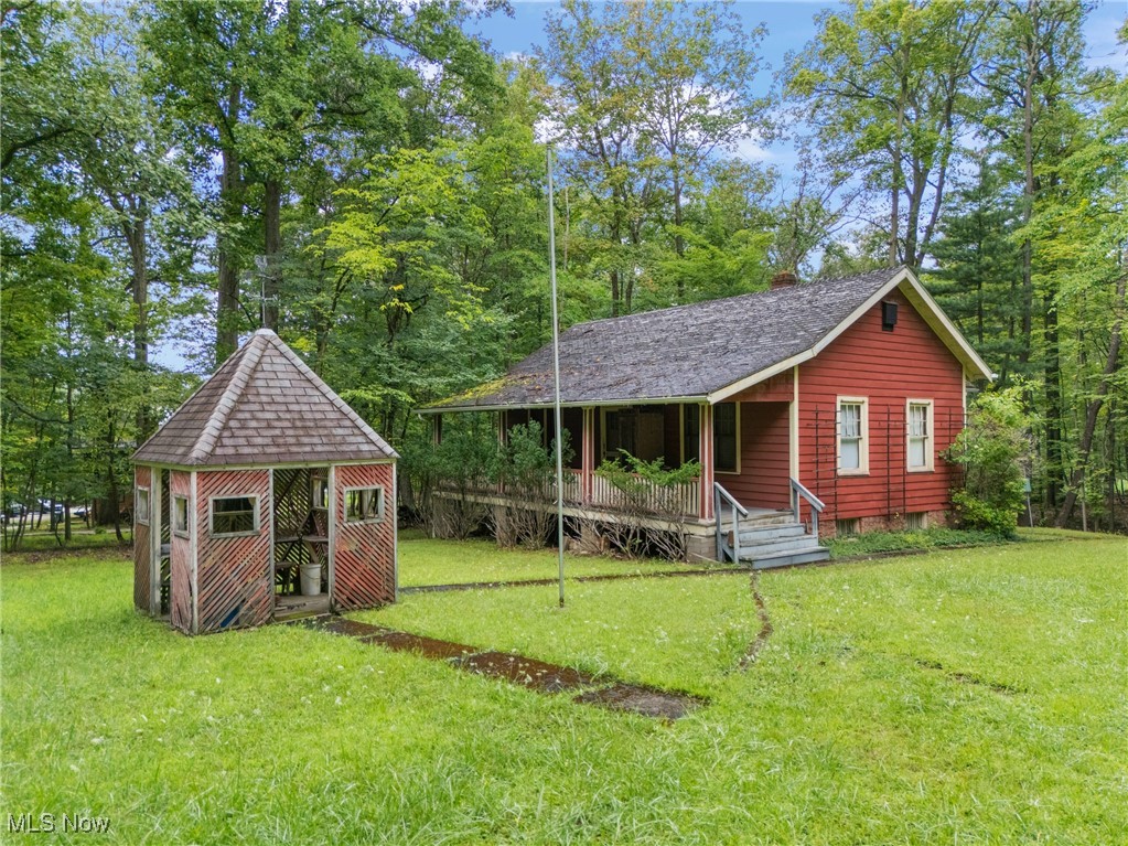 AUCTION DATE: WEDNESDAY, October 10th, 2025 AT 5:30PM. You can preview this home/property at these OPEN HOUSE DATES: 09/20/25 - 3:30-5:00pm and Auction day 10/08/25 - 4:00-5:30pm. This 2-bedroom, 1-bath ranch is situated on 3.15 acres in North Royalton with over 315 feet of frontage. The property presents a rare opportunity for investors or builders. Built in 1930, the home offers 976 sq. ft. of living space, a full basement, and an open porch. While the structure reflects its age, the true value lies in the expansive lot and its redevelopment potential. Whether you envision a complete rebuild, new construction, or future investment, this property offers history, location, and opportunity within the highly regarded North Royalton City School District.