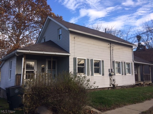 Fantastic Wadsworth investment opportunity! Two side by side units. One 3 bedroom, 1 bath and one 2 bedroom, 1 bath. Each have their own utilities, first floor laundry hook ups, separated basements and parking areas. Super convenient location within walking distance to dining and shopping. Close to downtown Wadsworth, shopping centers and the highway. Wadsworth schools and a great back yard. Three bedroom unit is occupied by a long term tenant. Two bedroom is vacant and ready to show. With brand new carpet, updated kitchen and flooring and new hot water heater. Both units have nice front porches. Siding and roof in great condition, some updated windows. Two bedroom unit was priced low to accommodate last tenant. Easy to rent and great cash flow. Call today to take a look!