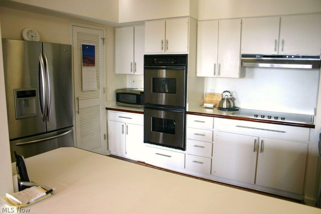 Bratenahl Place Condo - Residential Lease