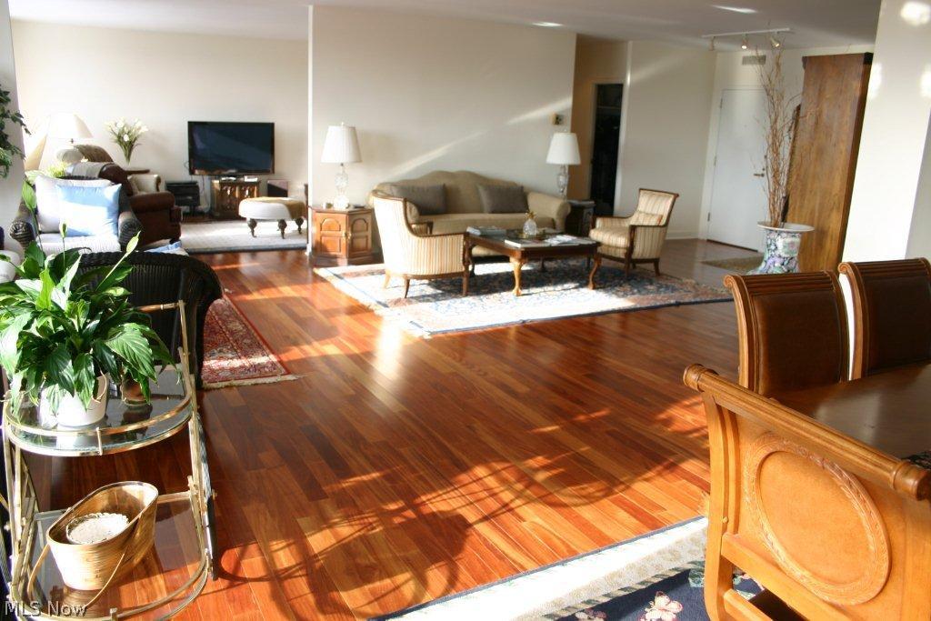 Bratenahl Place Condo - Residential Lease