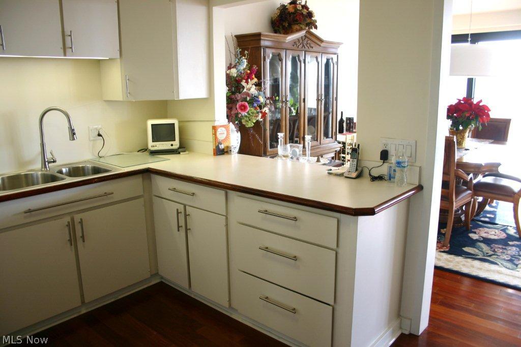 Bratenahl Place Condo - Residential Lease